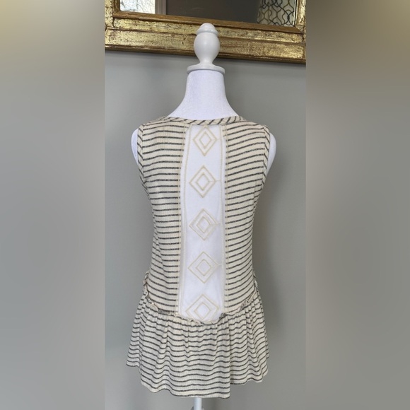 Striped Sleeveless Peplum Top - Picture 3 of 3